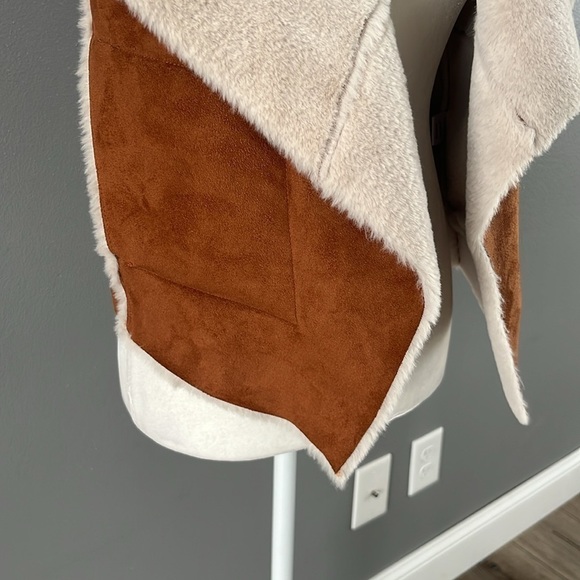 Chaser Faux Suede Shearling Vest - Picture 3 of 8